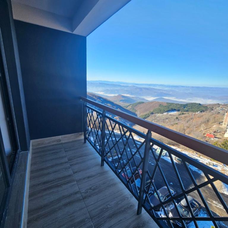 Residence Hill Lux - Studio with Balcony - 3