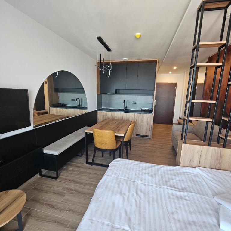 Residence Hill Lux - Studio with Balcony - 30