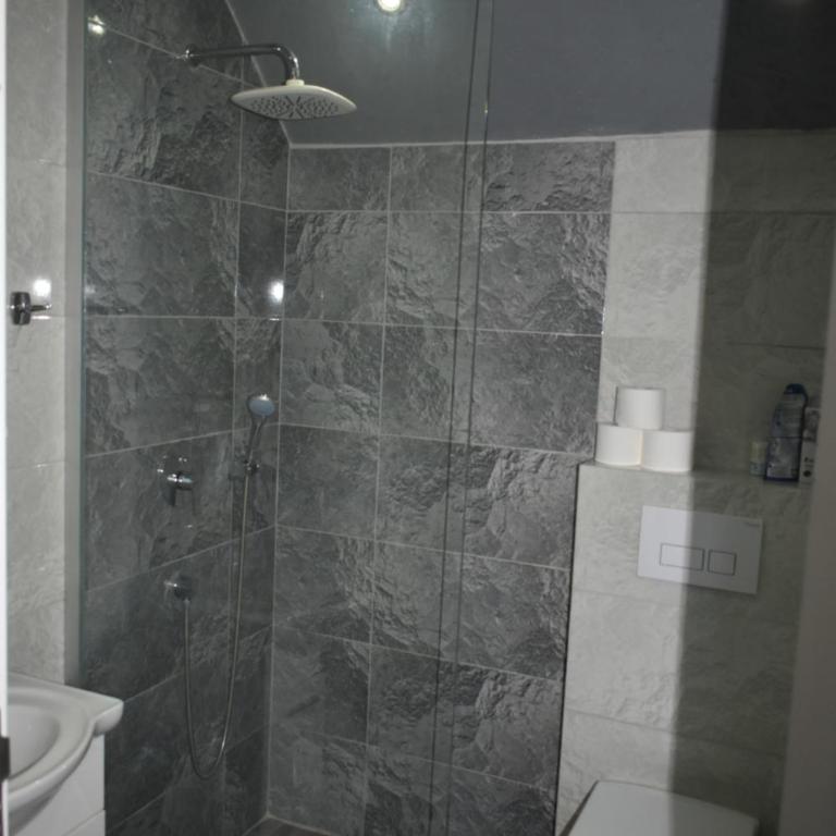 Villetta - Three-Bedroom House - 21