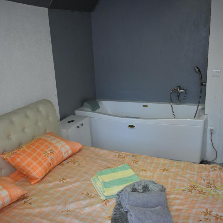 Villetta - Three-Bedroom House - 15