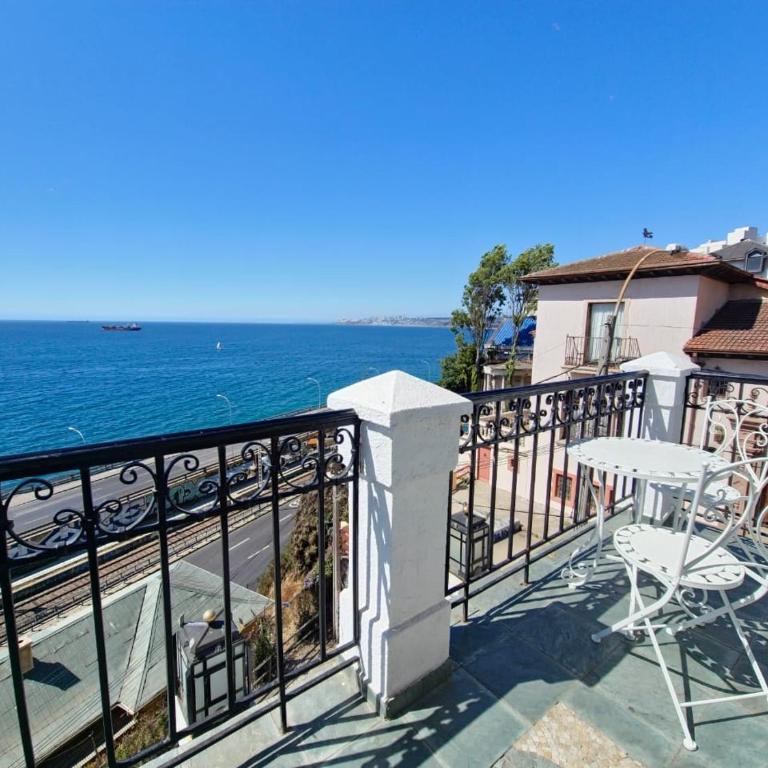 Hotel Boutique Domus Mare - Habitación con cama grande y vistas al mar - 2