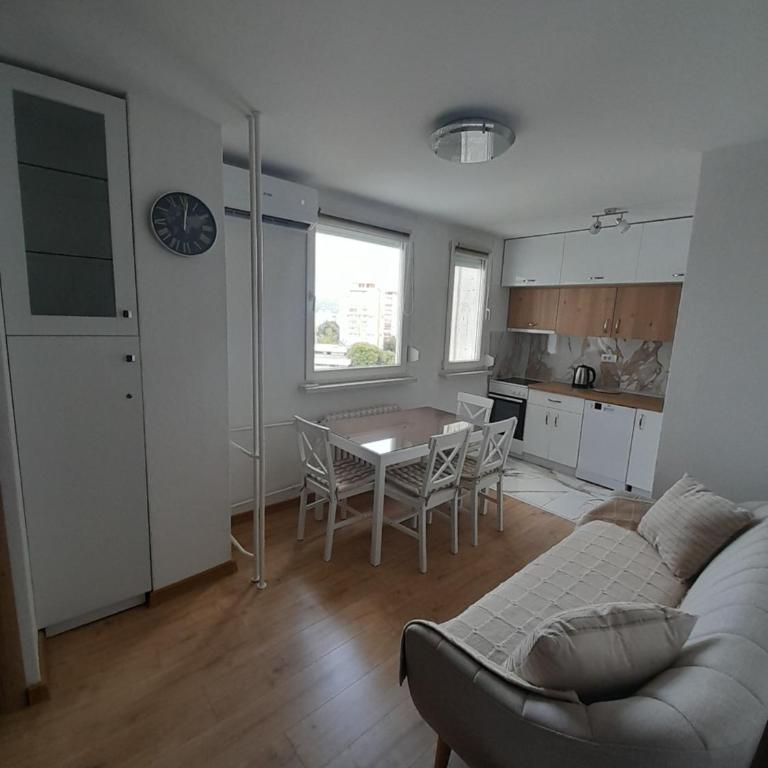 stan san banjaluka - Apartman sa 1 Spavaćom Sobom, Balkonom i Pogledom na Grad - 6