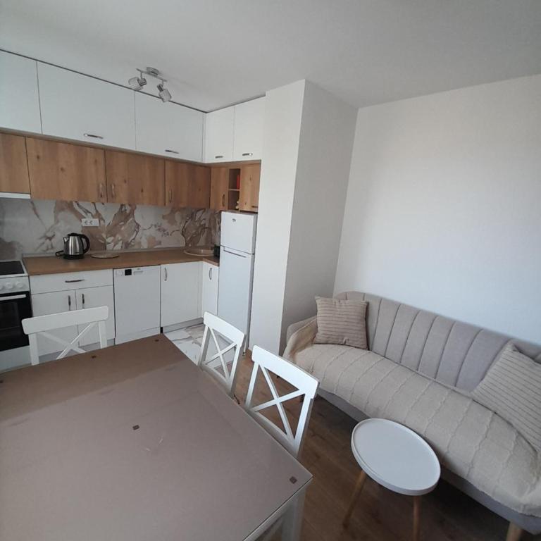 stan san banjaluka - Apartman sa 1 Spavaćom Sobom, Balkonom i Pogledom na Grad - 9