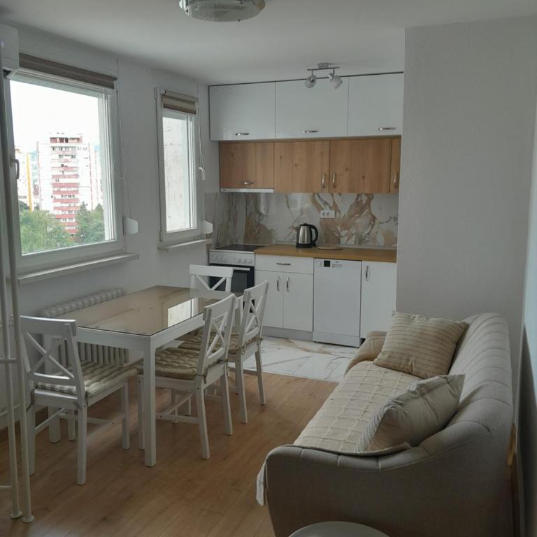 stan san banjaluka - Apartman sa 1 Spavaćom Sobom, Balkonom i Pogledom na Grad - 1