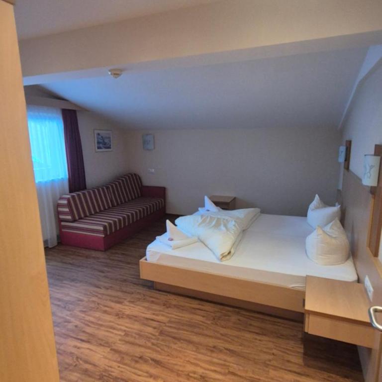 Garni Hanni - Doppelzimmer mit Balkon - 10
