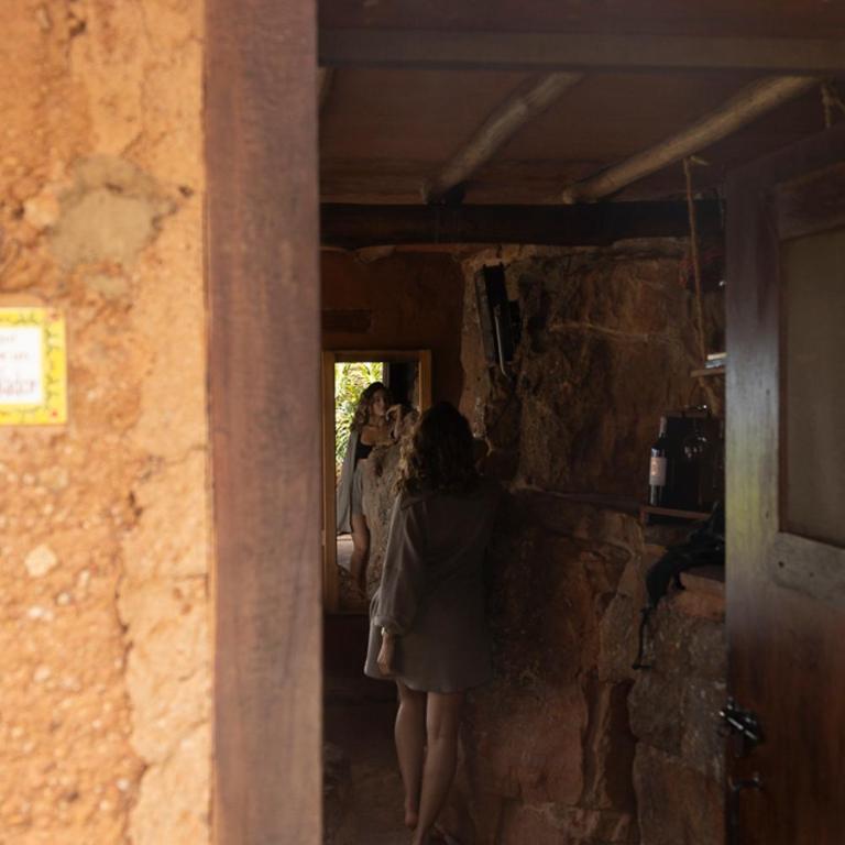 REFUGIO LA ROCA - Habitación con cama extragrande y vistas a la montaña - 17