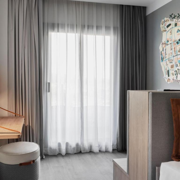 Moxy Barcelona - Moxy Twin Room with Balcony and City View - 4