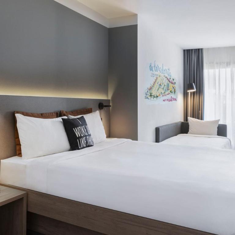 Moxy Barcelona - Moxy Double Room with Sofa Bed and Balcony - 1