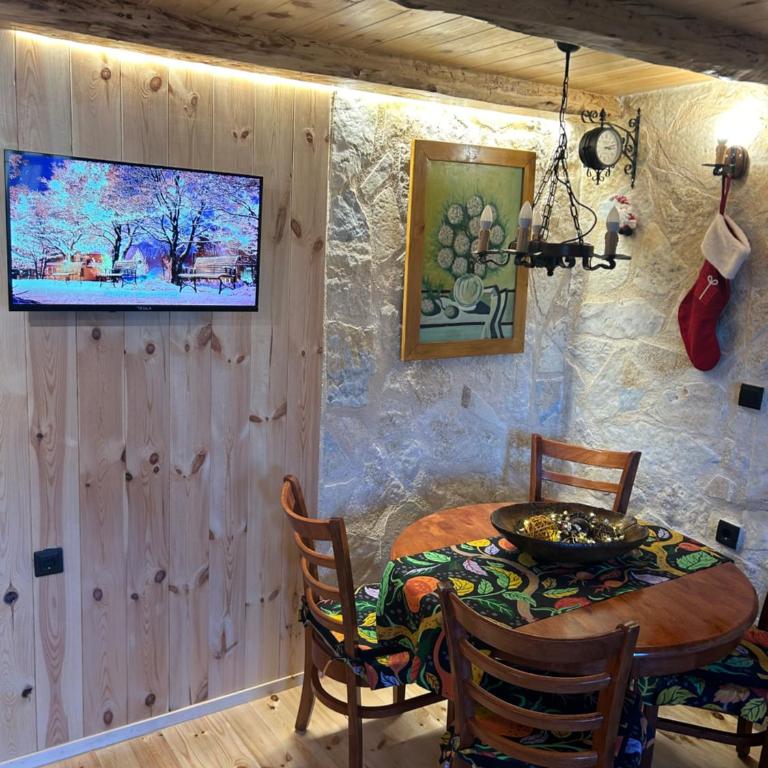NV Mountain House - Two-Bedroom House - 15