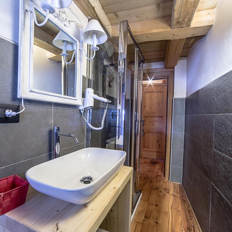 Historic Residenze Loo Bach - Appartamento con 2 Camere da Letto e Balcone - 1