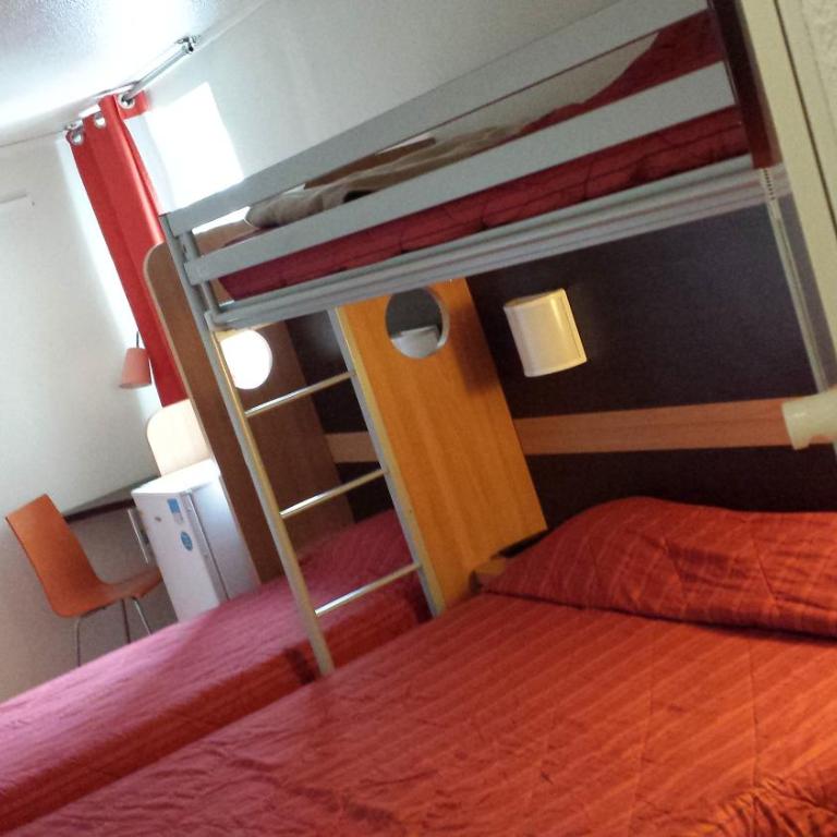 Premiere Classe Le Mans Ouest Universite - Chambre Quadruple avec 1 Lit Double et 2 Lits Simples - 1