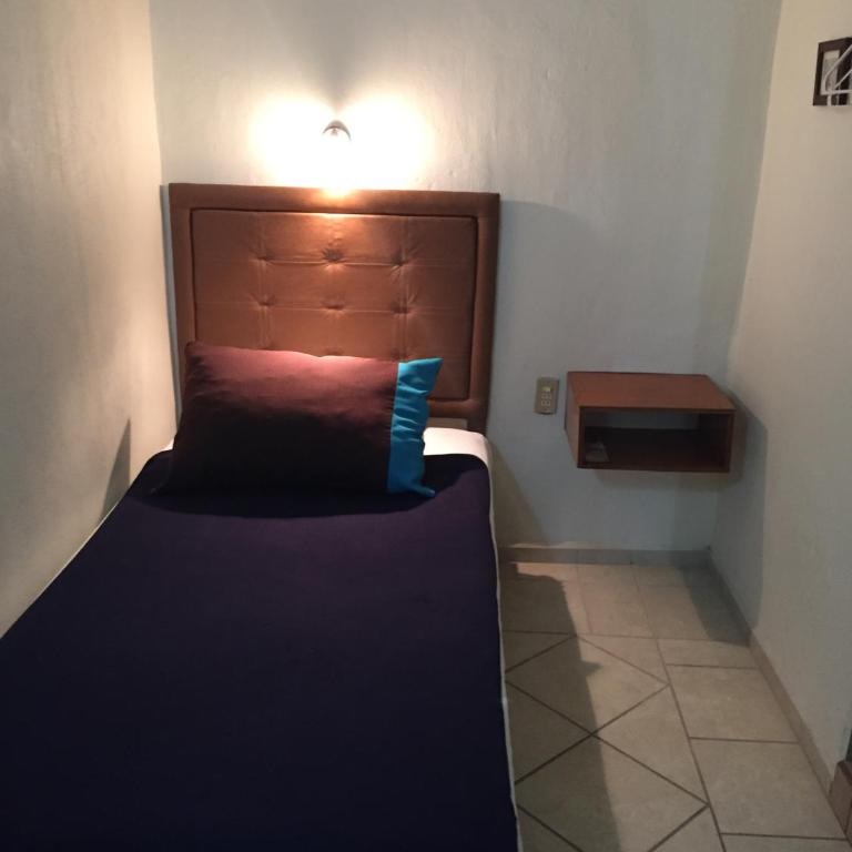 Hotel lit Guadalajara - Family Room with Private Bathroom - 1