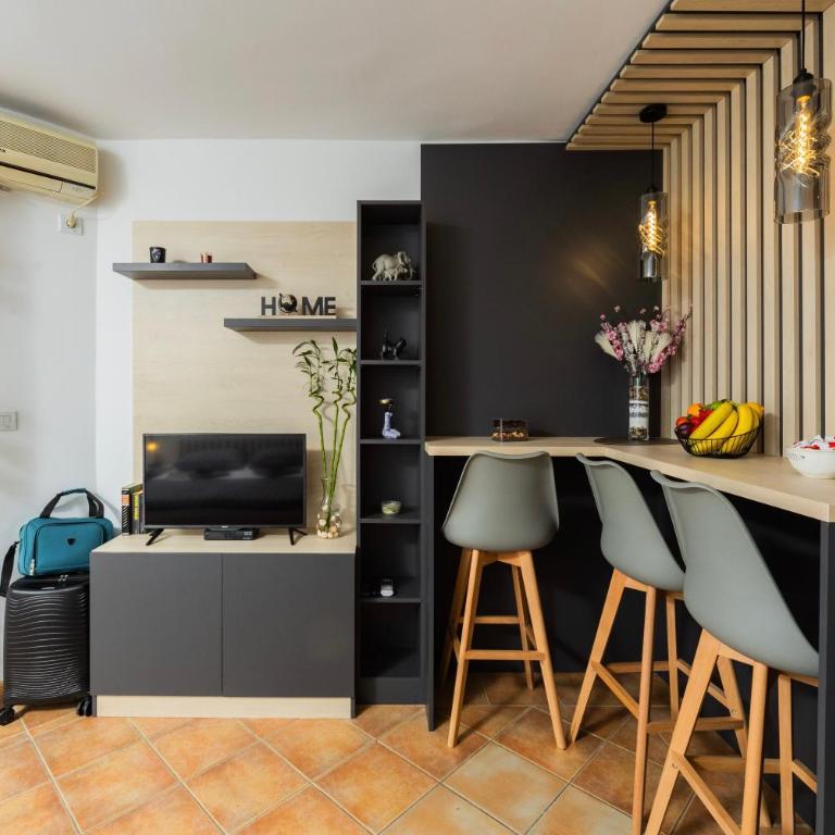 Adzic Apartments - Studio with Balcony (3 Adults) - 18