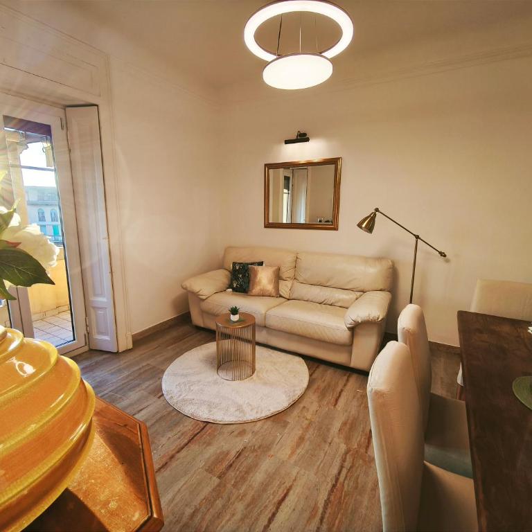 Spacious Central Apartment near Metro Loreto - Appartamento con 2 Camere da Letto - 1