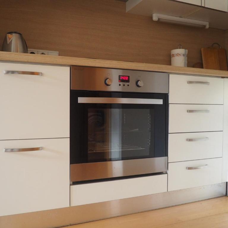 Saint Martin Guest House - Appartamento con 1 Camera da Letto, Balcone e Vista Montagna - 7