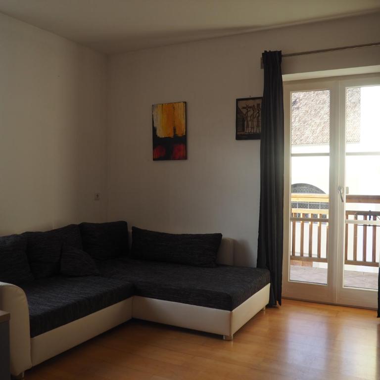 Saint Martin Guest House - Appartamento con 1 Camera da Letto, Balcone e Vista Montagna - 14