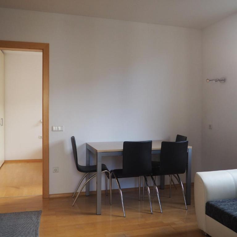Saint Martin Guest House - Appartamento con 1 Camera da Letto, Balcone e Vista Montagna - 13