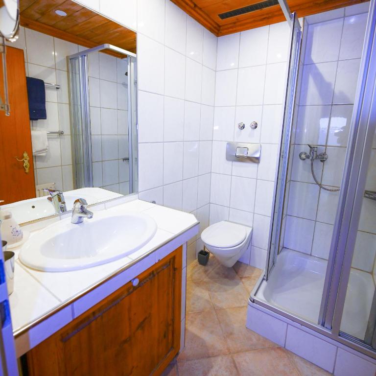 Faltenbach Ferienwohnungen in Oberstdorf - Apartment mit 1 Schlafzimmer und Balkon - 3