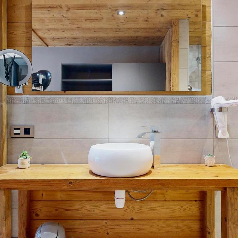 Chalet Grand Croix avec Jacuzzi privatif, Vue montagnes, Local a ski - Chalet - 12