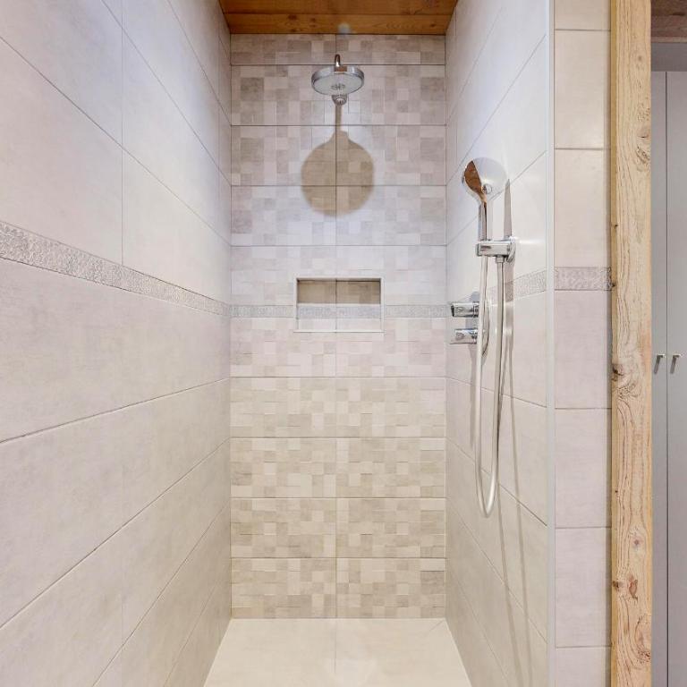 Chalet Grand Croix avec Jacuzzi privatif, Vue montagnes, Local a ski - Chalet - 13