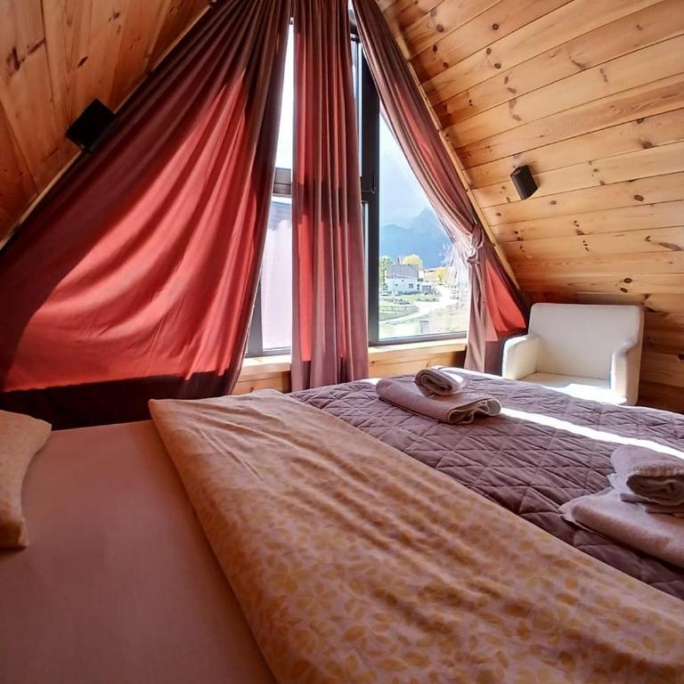 Chalet Hill Zabljak - Cottage with Mountain View - 11