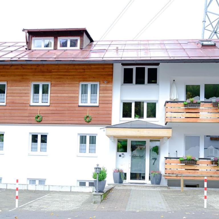 Faltenbach Ferienwohnungen in Oberstdorf - Apartment mit Blick auf die Berge - 9
