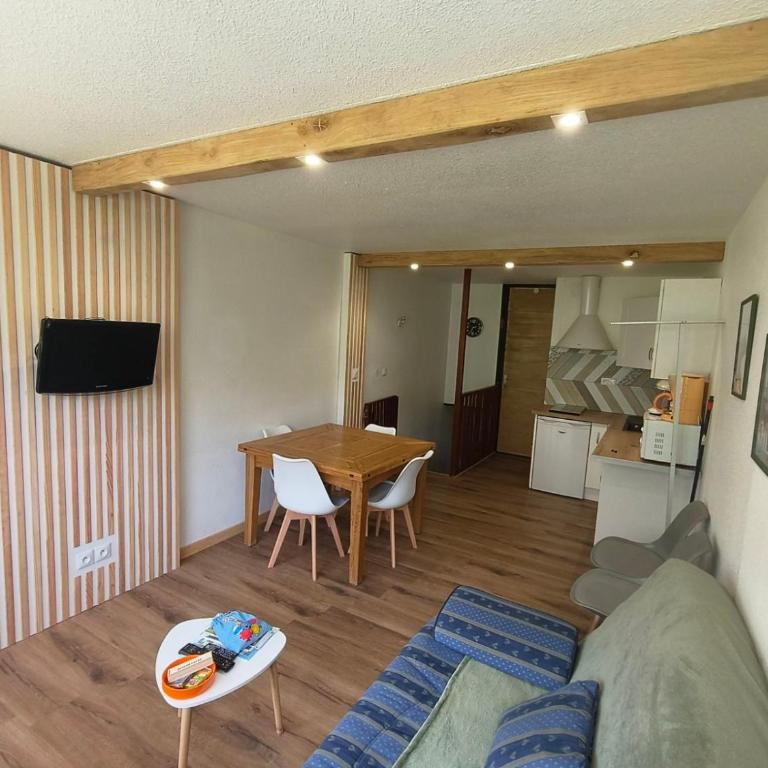 Appart 4/6 pers pied des pistes La Mongie - Apartment with Balcony - 6
