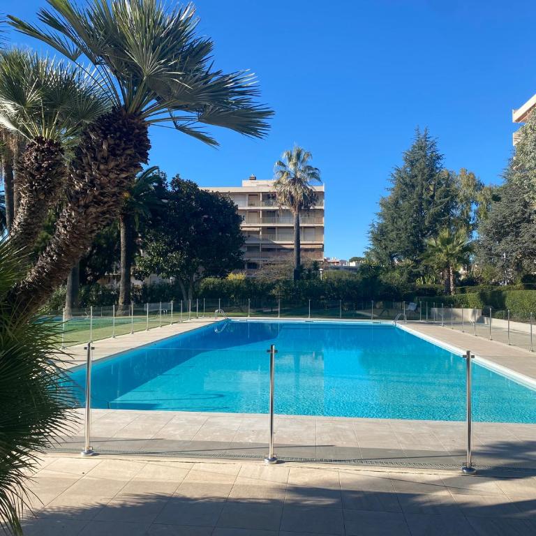 Appartement Juan-Les-Pins, 4 pieces, 80m2, Residence Luxe Piscine Tennis - Appartement 3 Chambres - 58