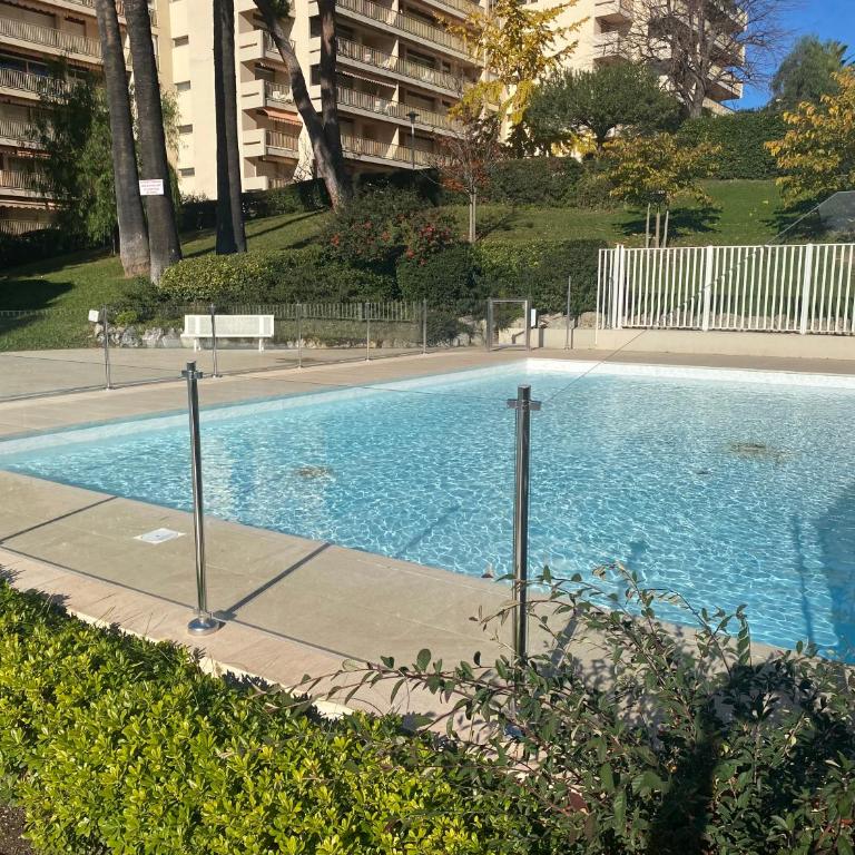 Appartement Juan-Les-Pins, 4 pieces, 80m2, Residence Luxe Piscine Tennis - Appartement 3 Chambres - 61