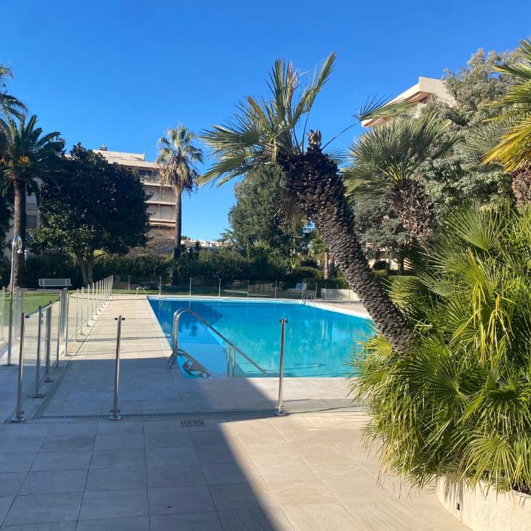 Appartement Juan-Les-Pins, 4 pieces, 80m2, Residence Luxe Piscine Tennis - Appartement 3 Chambres - 60