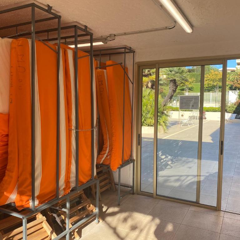 Appartement Juan-Les-Pins, 4 pieces, 80m2, Residence Luxe Piscine Tennis - Appartement 3 Chambres - 63