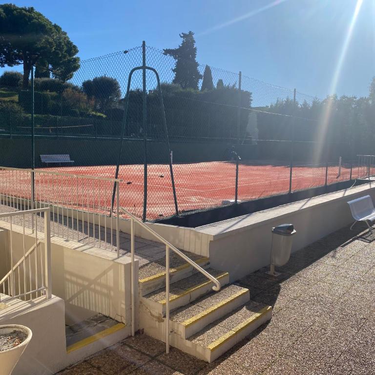 Appartement Juan-Les-Pins, 4 pieces, 80m2, Residence Luxe Piscine Tennis - Appartement 3 Chambres - 68
