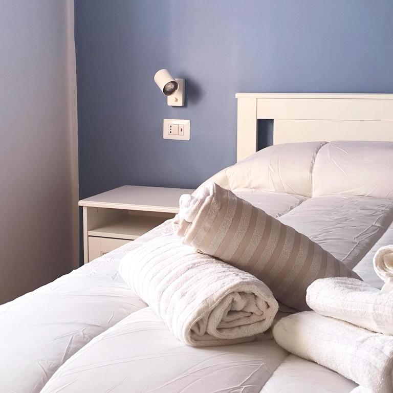 Residenza dell'E - Three-Bedroom Apartment - 13