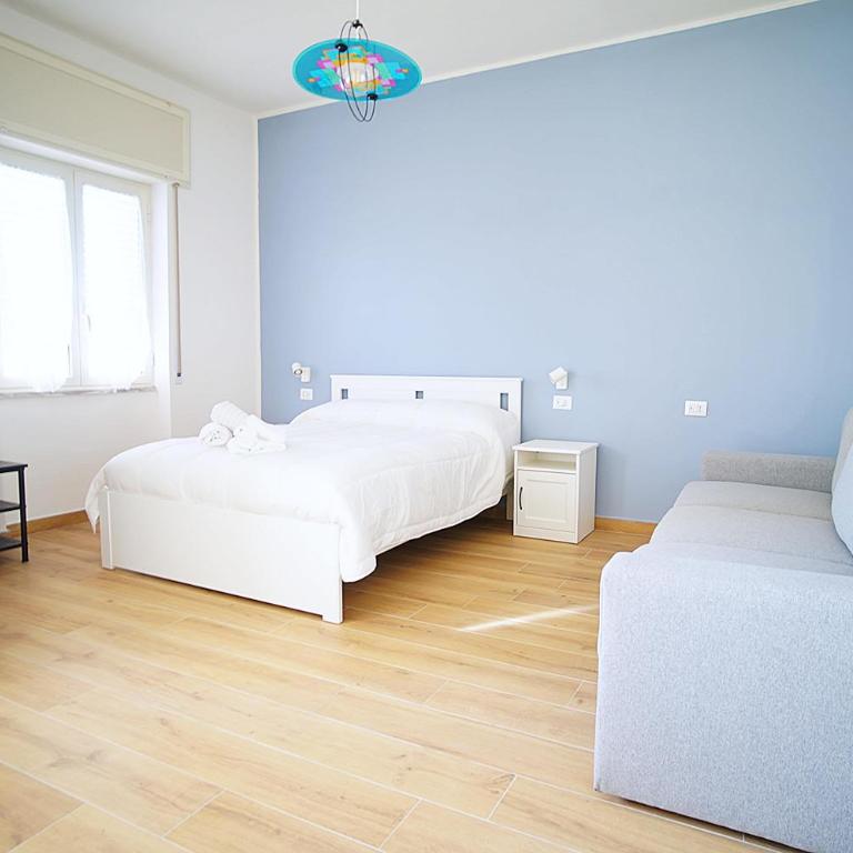 Residenza dell'E - Three-Bedroom Apartment - 9