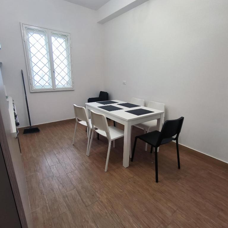 Residenza dell'E - Three-Bedroom Apartment - 46