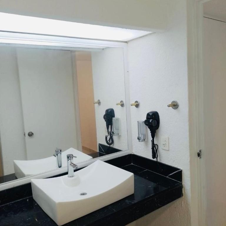 Acapulco suites Y condominio Mediterrane - Habitación Doble Estándar - 2 camas - 13