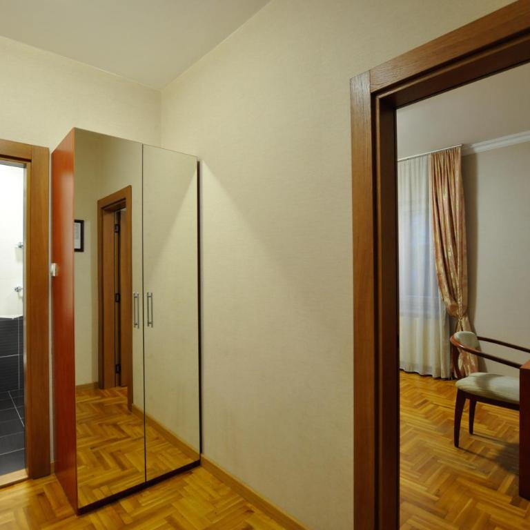 Cozy Villa withy yard and private parking - Dvokrevetna Soba sa Bračnim Krevetom i Sopstvenim Kupatilom - 10