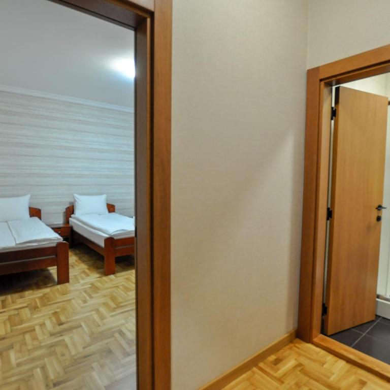 Cozy Villa withy yard and private parking - Trokrevetna Soba s Pogledom na Vrt - 10