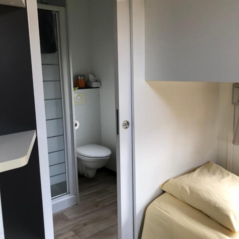 Camping-Hotel de Plein Air Les 2 Bois - Two-Bedroom Mobile Home - 9