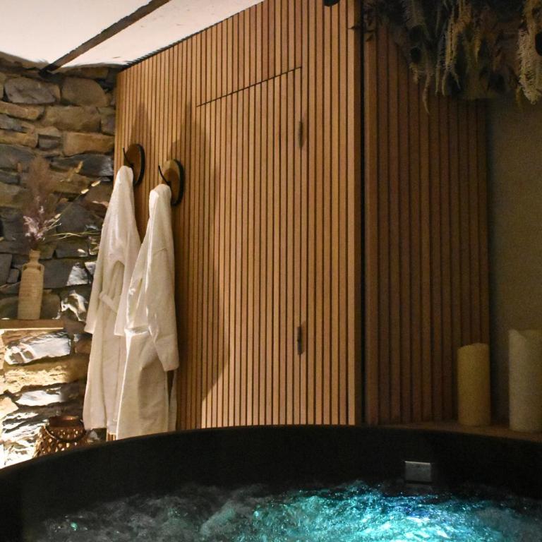 Hébergement insolite avec jacuzzi privatif Millau - Appartement Deluxe - 21