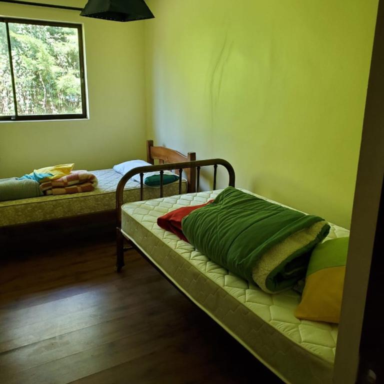 Casa solida y amplia con piscina - Casa de 4 dormitorios - 26