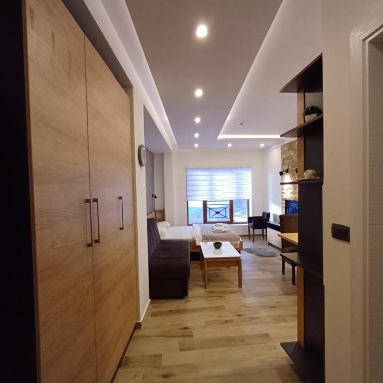 View N52A - Studio - 6