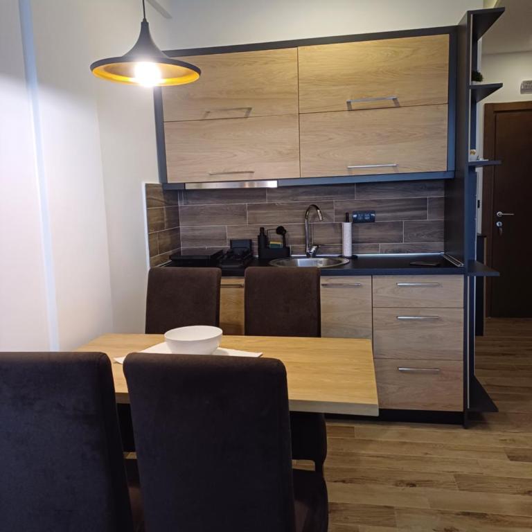 View N52A - Studio - 9