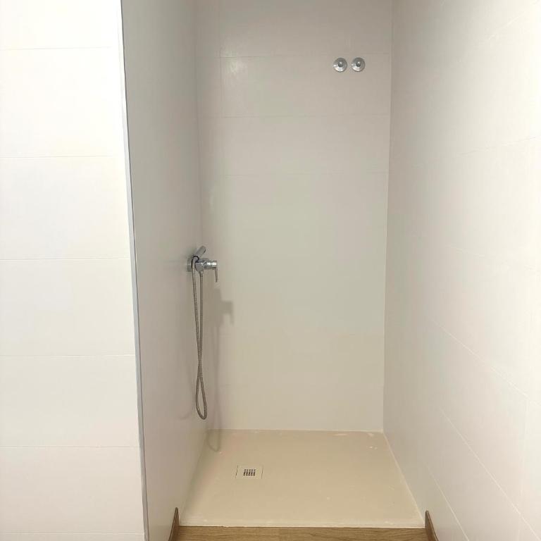 Blue House Valencia - Double Room with Private Bathroom - 8