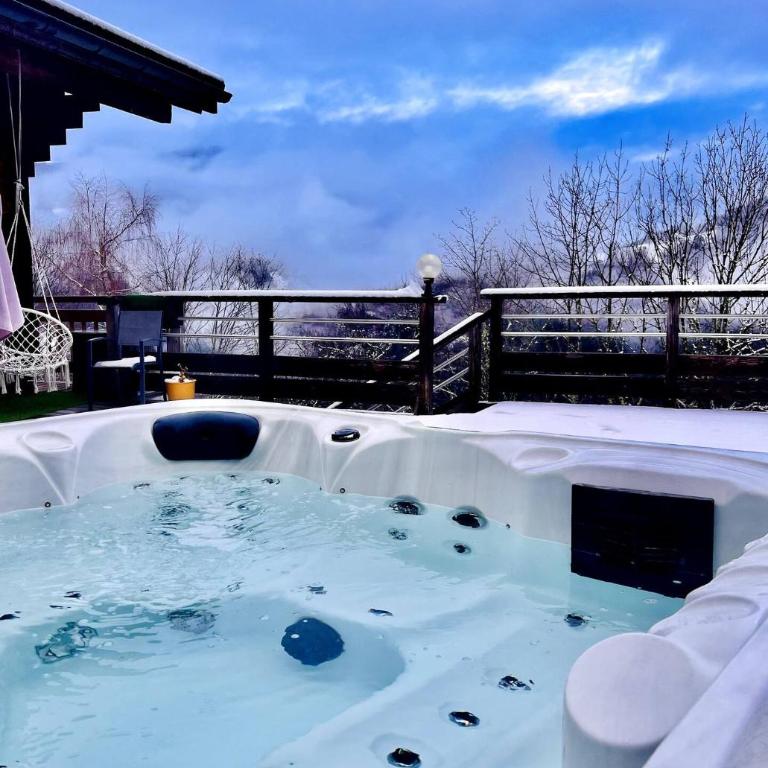 Charming family Chalet for 8 people, with private Hot Tub - Chalet - 21