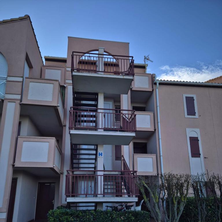 T2 Lumineux tout équipé avec piscine, parking privé et plage à 300m - Appartement 1 Chambre - 11