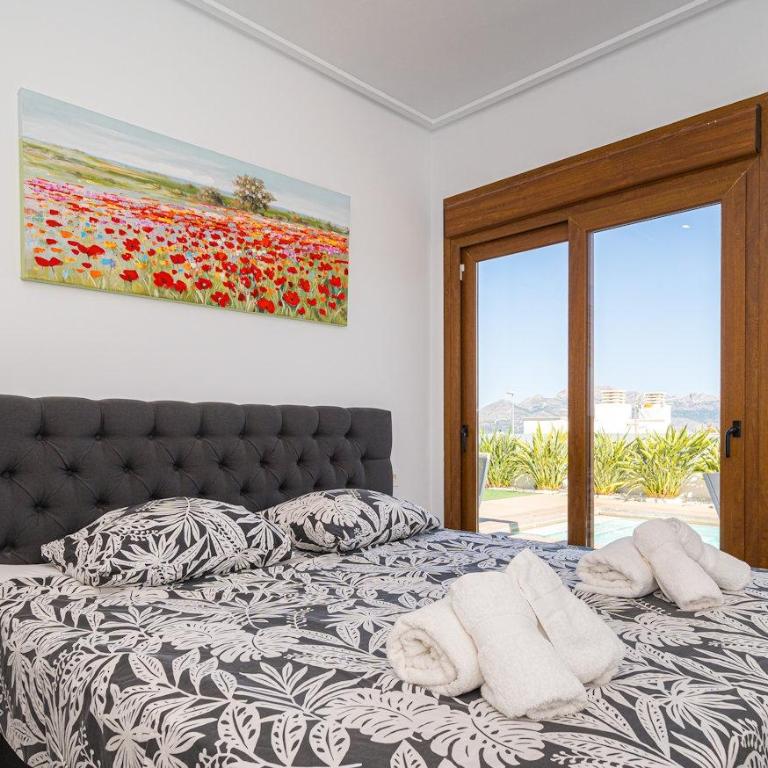 Villa Breda,Stylish villa with pool and views in Polop de la Marina, Alicante - Three-Bedroom Villa - 25