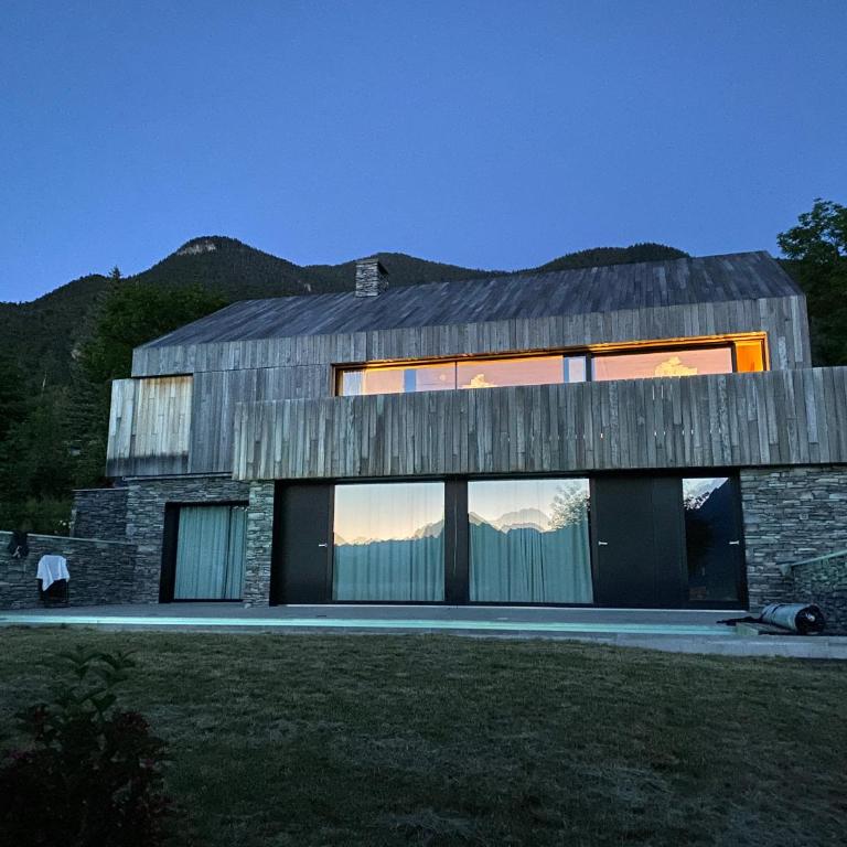 Élégant chalet contemporain - sauna - piscine -10p - Villa - 48