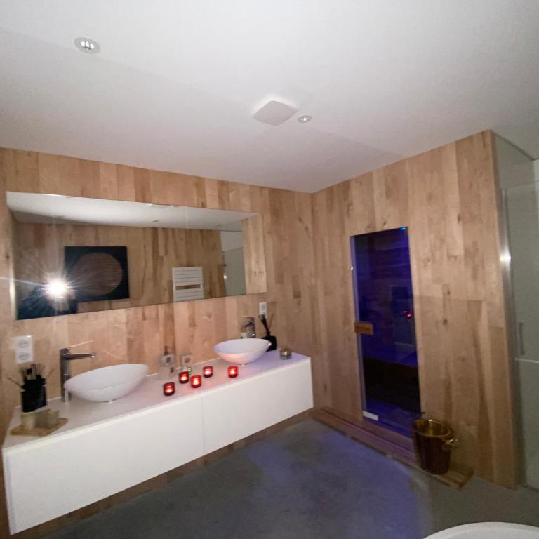 Élégant chalet contemporain - sauna - piscine -10p - Villa - 45