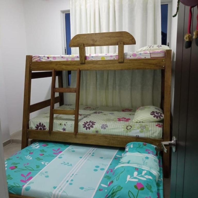 Confortable casa vacacional en Carmen de Apicalá - Casa de 4 dormitorios - 27